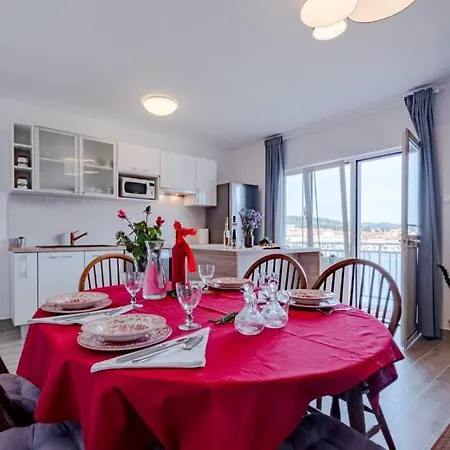 Sea View Lea Apartment