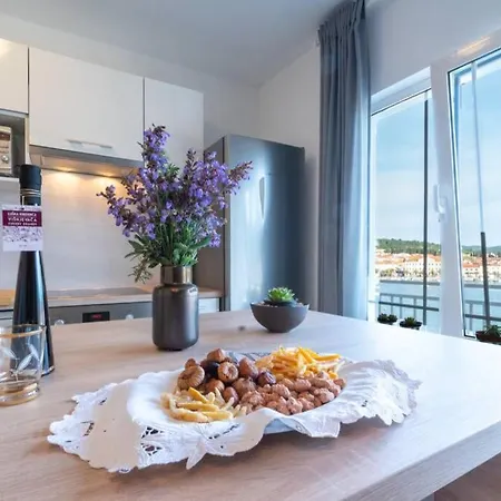 Sea View Lea شقة *
